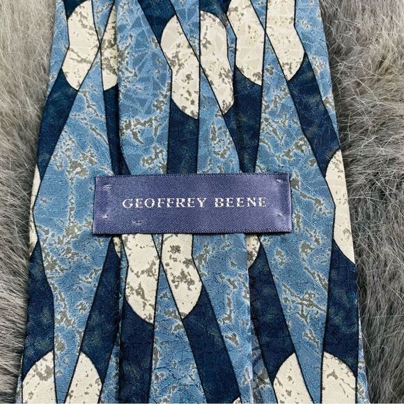 Vintage Silk Neck Tie - Picture 2 of 3